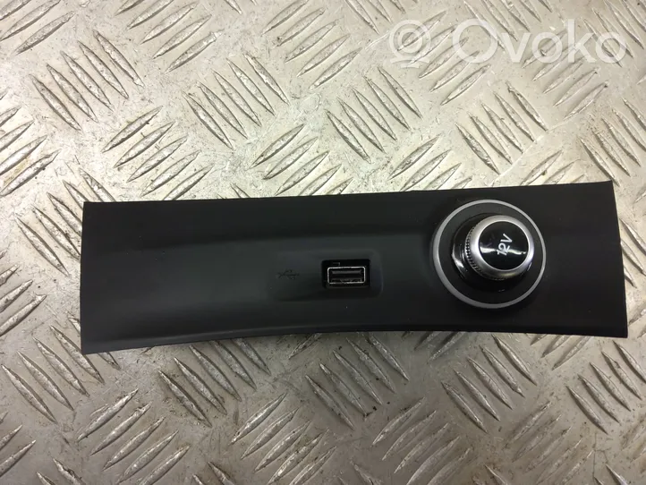 Alfa Romeo Stelvio Connecteur/prise USB 505493820