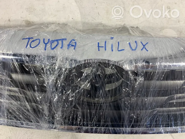 Toyota Hilux (AN10, AN20, AN30) Front bumper upper radiator grill 