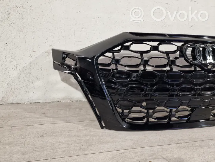 Audi RS3 8Y Grille calandre supérieure de pare-chocs avant 8Y0853651H