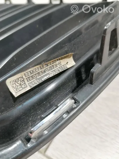 Volvo S60 Etupuskurin ylempi jäähdytinsäleikkö 32132212