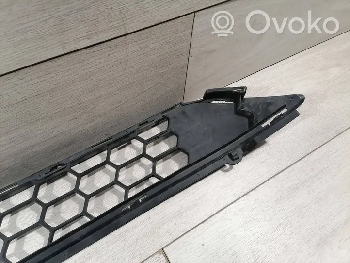 Volvo XC60 Grille inférieure de pare-chocs avant 31383115