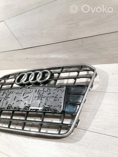 Audi A5 8T 8F Augšējais režģis 8T0853651G