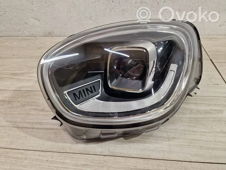 Mini Cooper Countryman F60 Lampa przednia 9881589-05