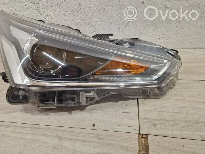 Toyota Aygo AB40 Lampa przednia 