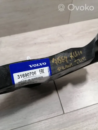 Volvo XC40 Staffa di rinforzo montaggio del paraurti posteriore 31690706