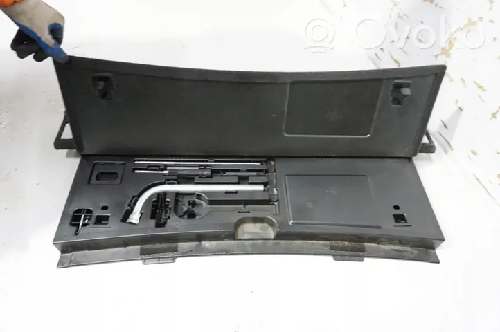 Audi A4 S4 B5 8D Rivestimento vano della ruota di scorta 