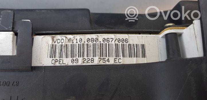 Opel Astra G Compteur de vitesse tableau de bord 09228755EE