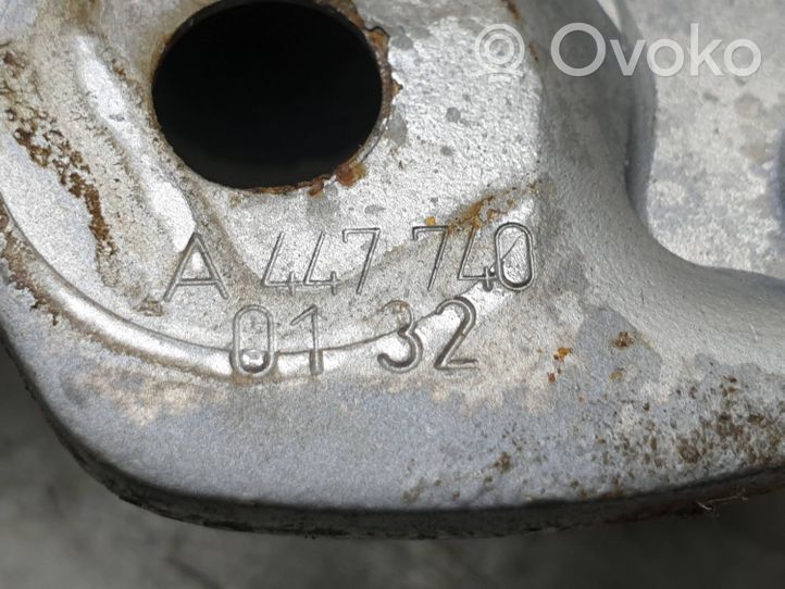 Mercedes-Benz Vito Viano W447 Anello di blocco della copertina posteriore A447740