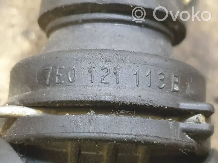 Volkswagen Crafter Tuyau de liquide de refroidissement moteur 7E0121113B