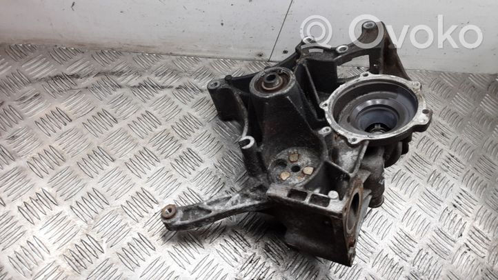 Volkswagen PASSAT B5 Ohjaustehostimen pumpun kannake 028903143AF