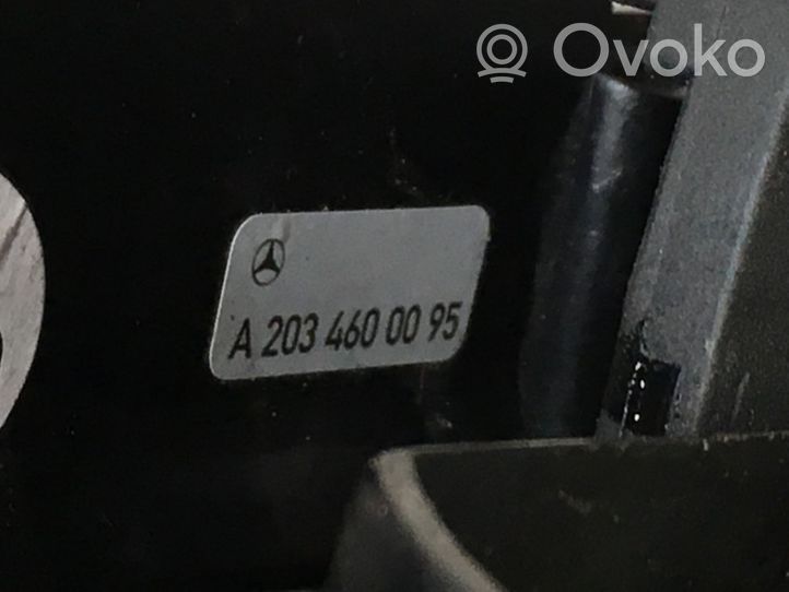 Mercedes-Benz C AMG W203 Ohjauspyörän akseli A2034620205