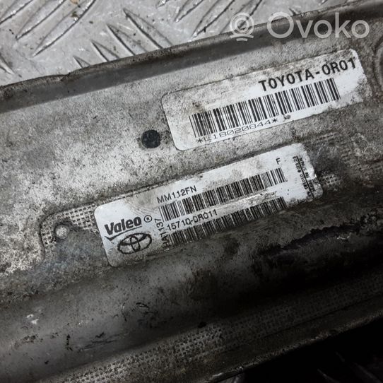 Toyota Avensis T270 Supporto di montaggio del filtro dell’olio 1570R011