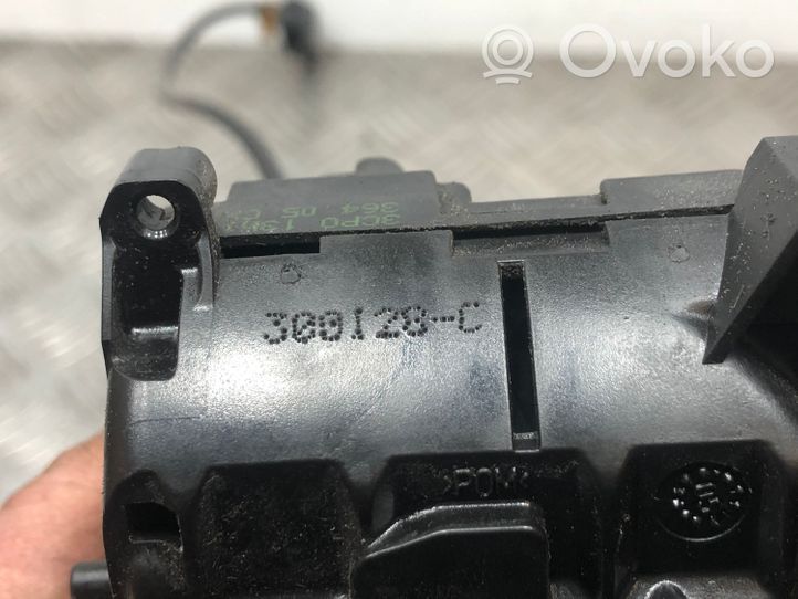 Renault Clio III Rear door lock 4805C