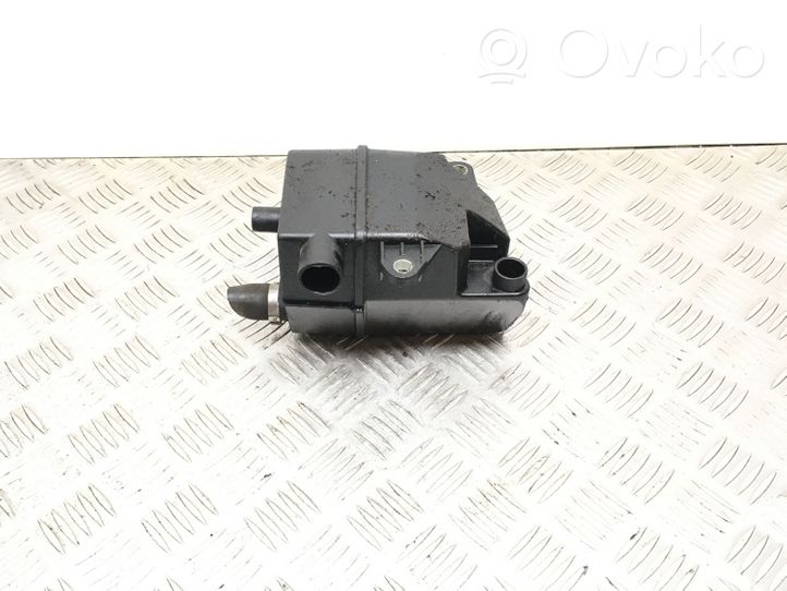 Volvo S60 Sfiato/tubo di sfiato/tubo flessibile 8692211