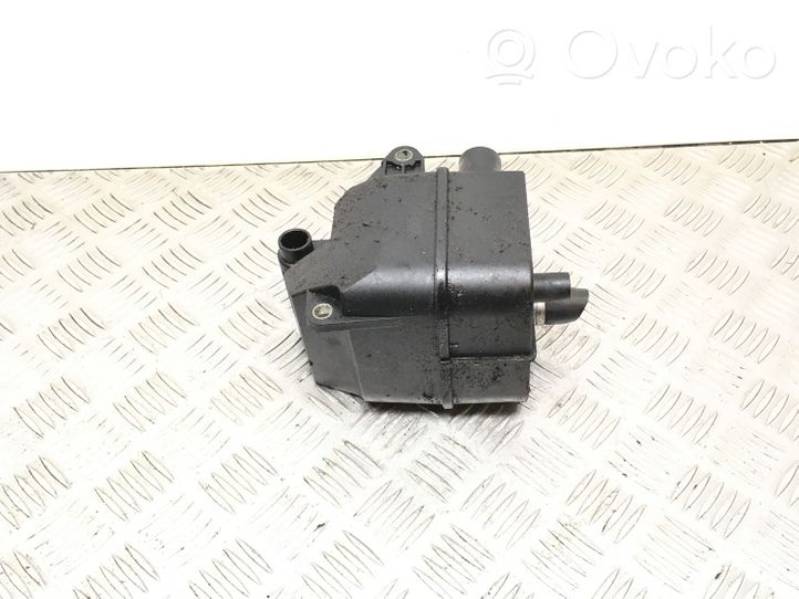 Volvo S60 Sfiato/tubo di sfiato/tubo flessibile 8692211