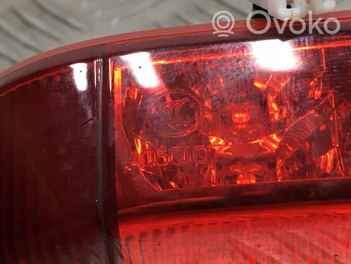 KIA Carens III Luce d’arresto centrale/supplementare A050107