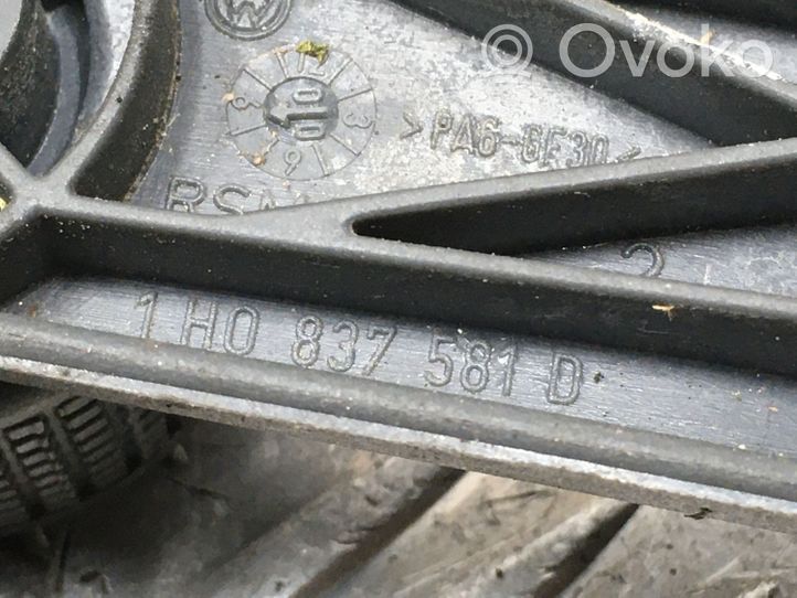 Skoda Fabia Mk1 (6Y) Korbka szyby drzwi tylnych 1H0837581D