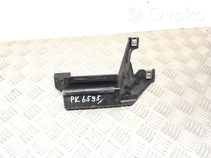 Renault Clio III Support de montage de pare-chocs avant 8200470829