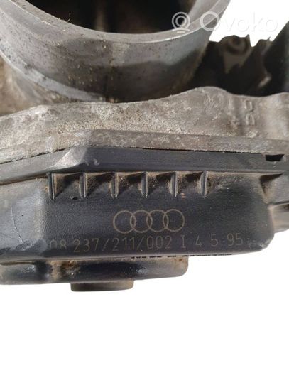 Audi A4 S4 B5 8D Droselinė sklendė 058133063C