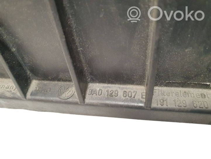 Volkswagen PASSAT B4 Oro filtro dėžė 3A0129607B