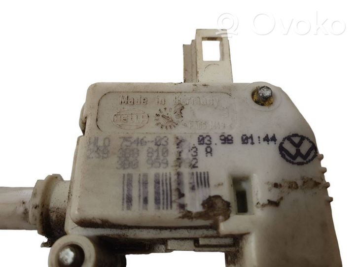 Volkswagen PASSAT B5 Fuel tank cap lock motor 3B0959782