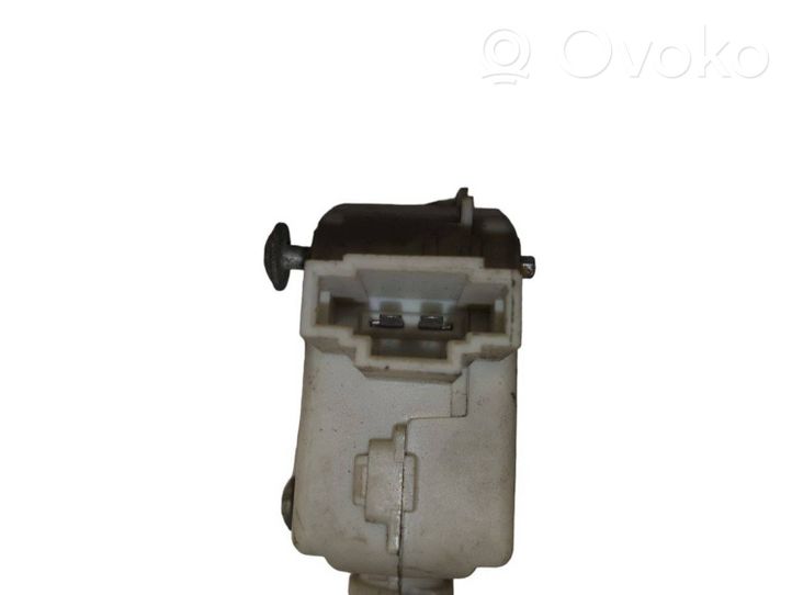 Volkswagen PASSAT B5 Motorino del tappo del serbatoio del carburante 3B0959782