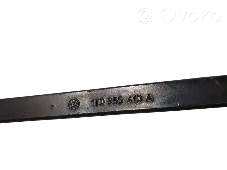 Volkswagen Touran I Front wiper blade arm 1T0955410A