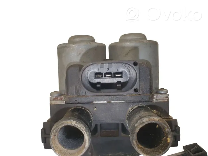 Audi A6 S6 C6 4F Valvola di regolazione del liquido di raffreddamento e del riscaldatore 4F1959617A