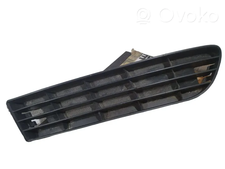 Audi A6 S6 C4 4A Grille inférieure de pare-chocs avant 4A0807345J