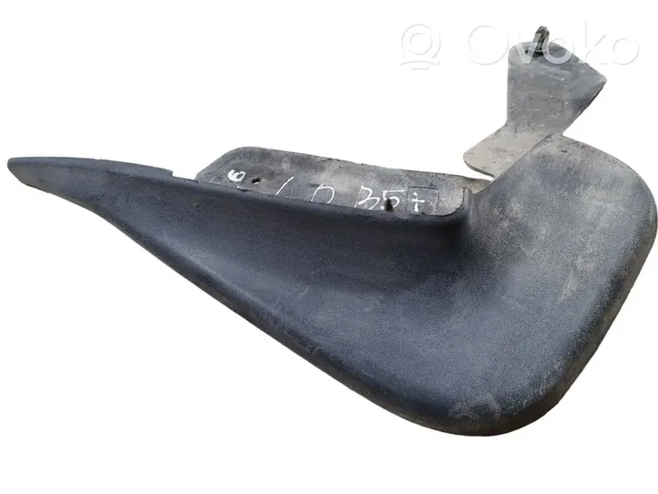 Volkswagen PASSAT B5.5 Front mudguard 3B0075111B