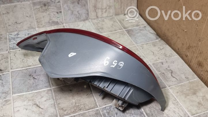 Toyota Yaris Aizmugurējais lukturis virsbūvē 5308701