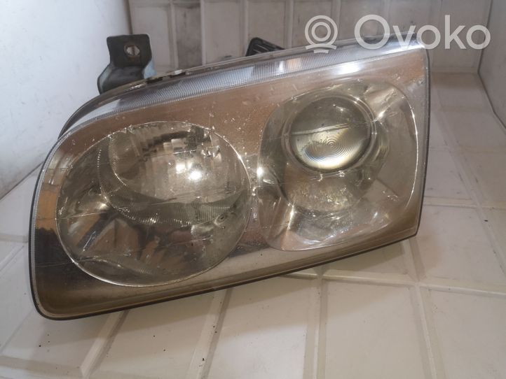 Hyundai Trajet Lampa przednia 9591