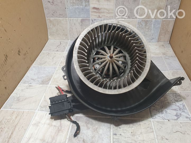 Volkswagen Fox Mazā radiatora ventilators 6Q1820015G