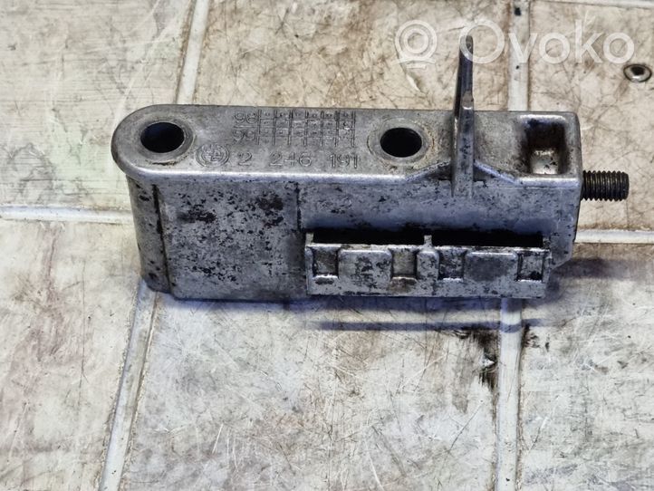 BMW 5 E39 Supporto della pompa del carburante 2246191