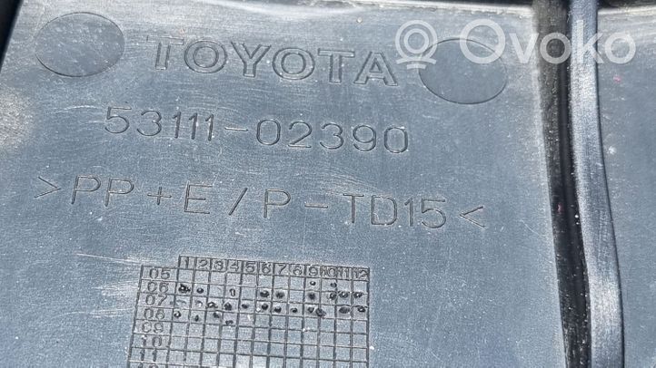 Toyota Auris 150 Grotelės viršutinės 5311102390