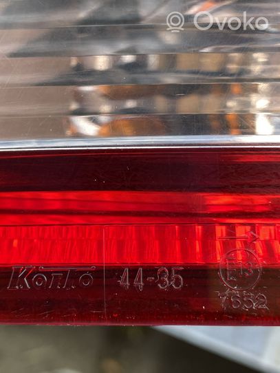 Toyota Avensis Verso Feux arrière / postérieurs 4435