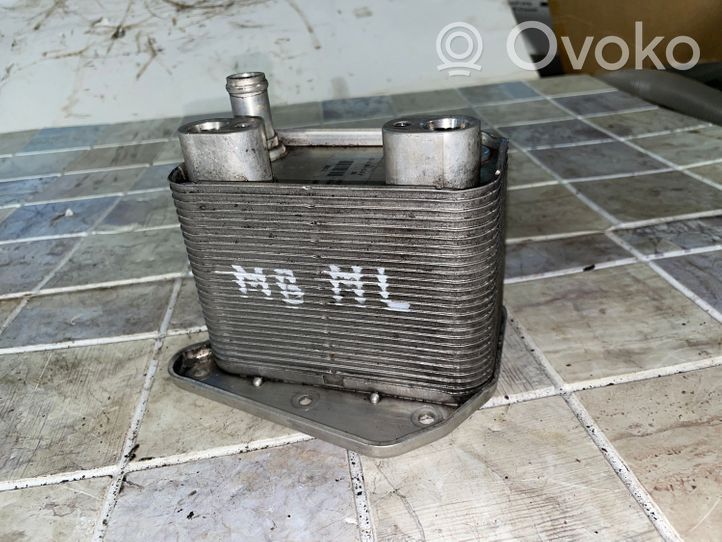Mercedes-Benz ML W163 Radiateur d'huile moteur A6131880101