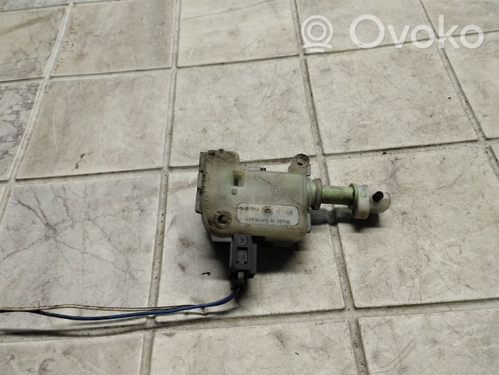 Toyota Avensis T250 Stellmotor Zentralverriegelung 754667