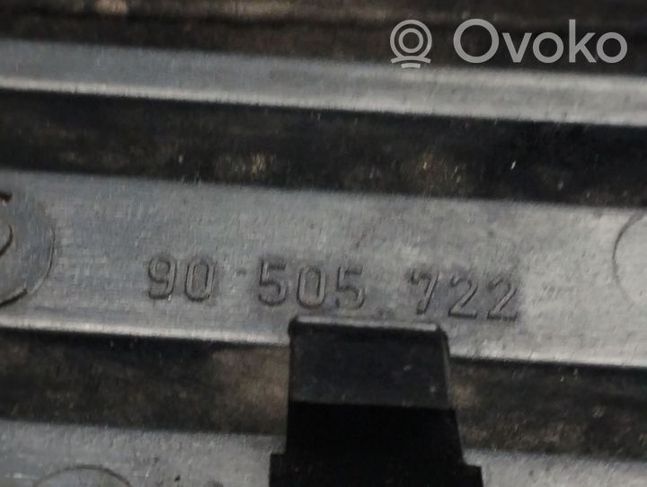 Opel Vectra B Griglia superiore del radiatore paraurti anteriore 90505722