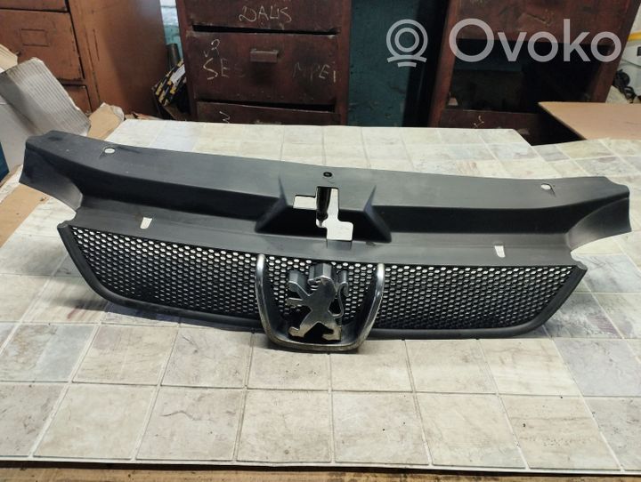 Peugeot 406 Maskownica / Grill / Atrapa górna chłodnicy 9631250277