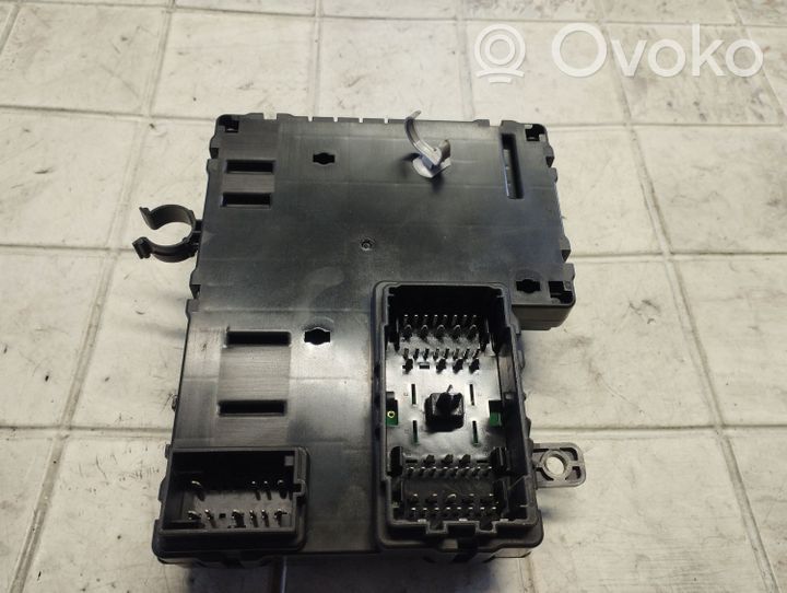 KIA Carnival Module de fusibles 97RA010046