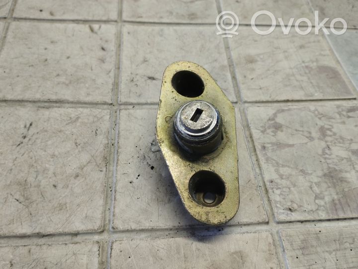 Volvo S60 Serrure de loquet coffre 737700001