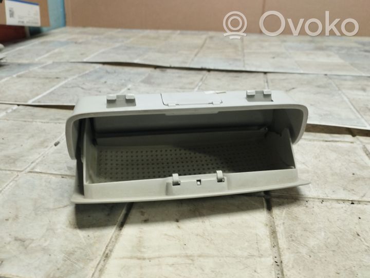 Volkswagen Golf V Schowek na okulary 1K0868837