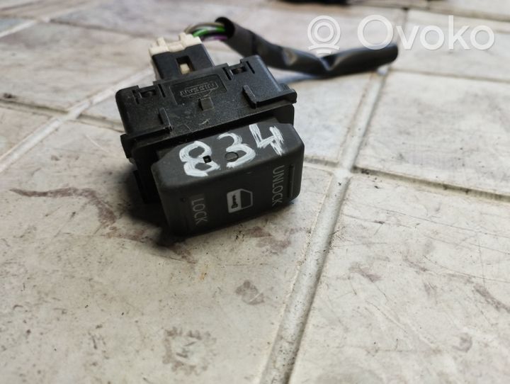 Nissan Note (E11) Central locking switch button 252109U00A