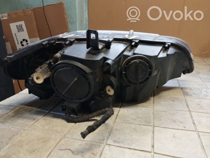 BMW X6 E71 Lampa przednia 16635100L