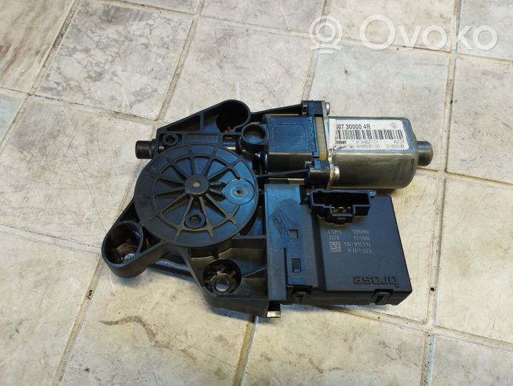 Renault Megane III Front door window regulator motor 807300004R