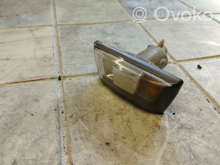 Opel Astra H Indicatore di direzione del parafango anteriore 13252455