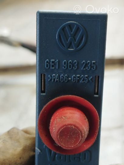 Volkswagen PASSAT B5.5 Radiateur électrique de chauffage auxiliaire 6E1963235