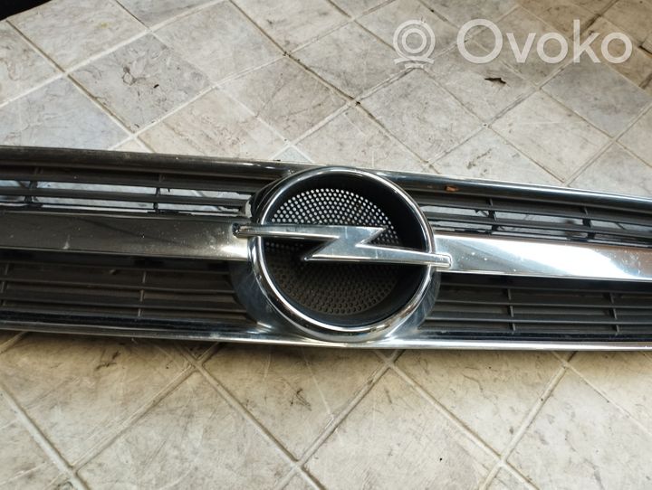 Opel Vectra C Front bumper upper radiator grill 464192822