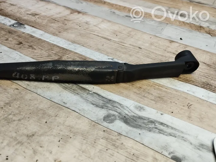 Hyundai Elantra Front wiper blade arm 